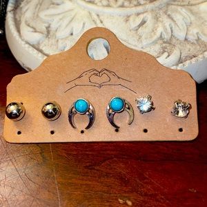 3 pairs of studs earrings